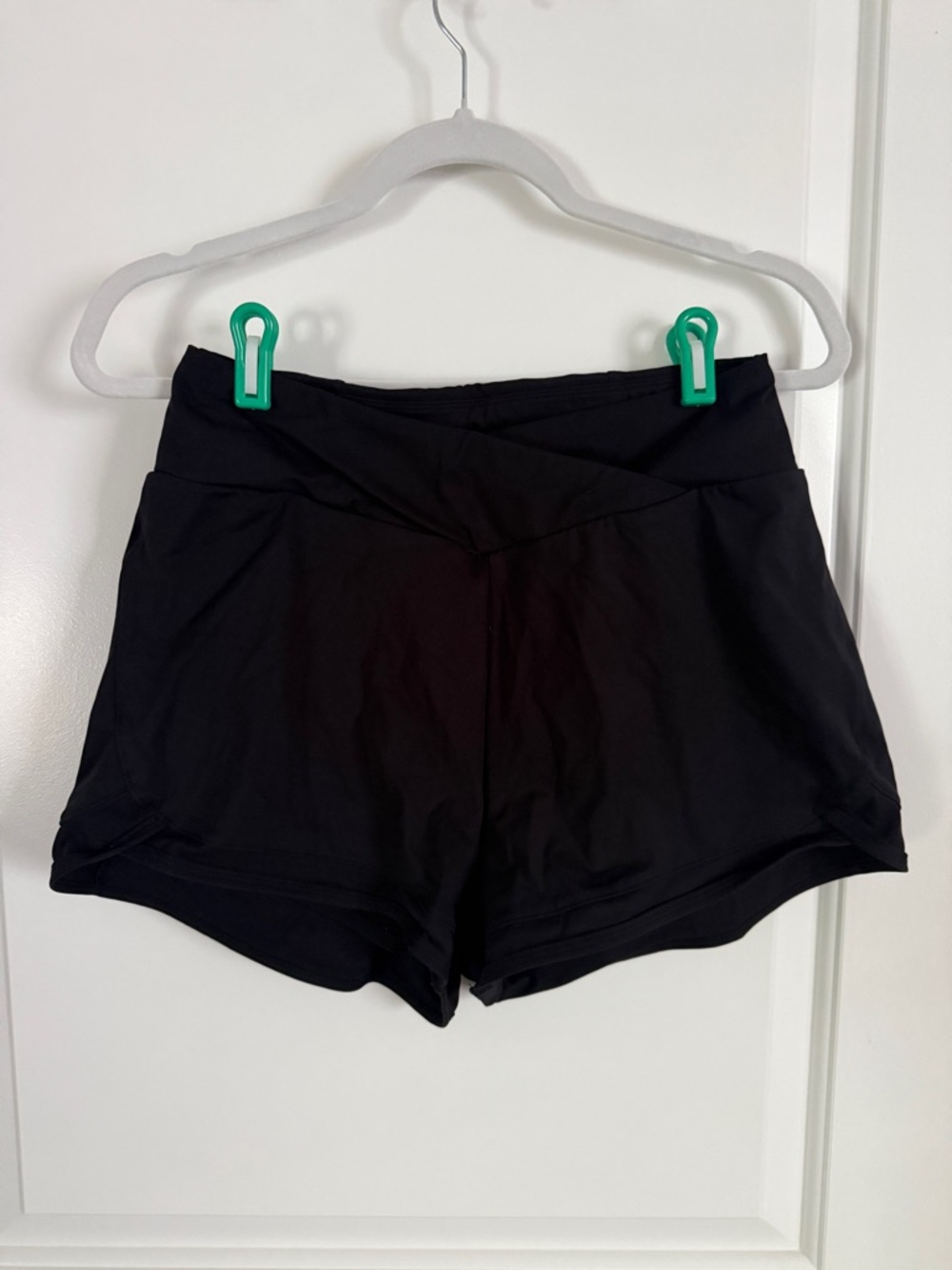 Black Cross Waist Women’s Athletic Shorts
